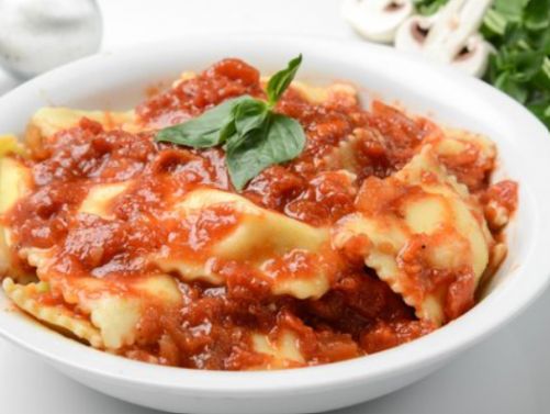 Beef Ravioli In Napoli Sause .png